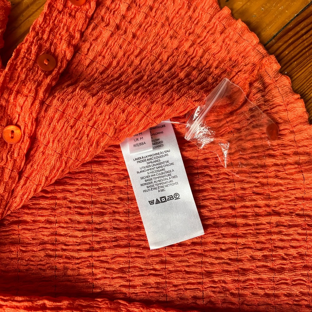 3/$20 NWOT Urban Outfitters Orange Collared Cropped Shirt Sz Med - Picture 3 of 3